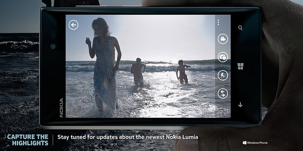 Nokia Lumia 928 -puhelinta mainostetaan jo lehdessä